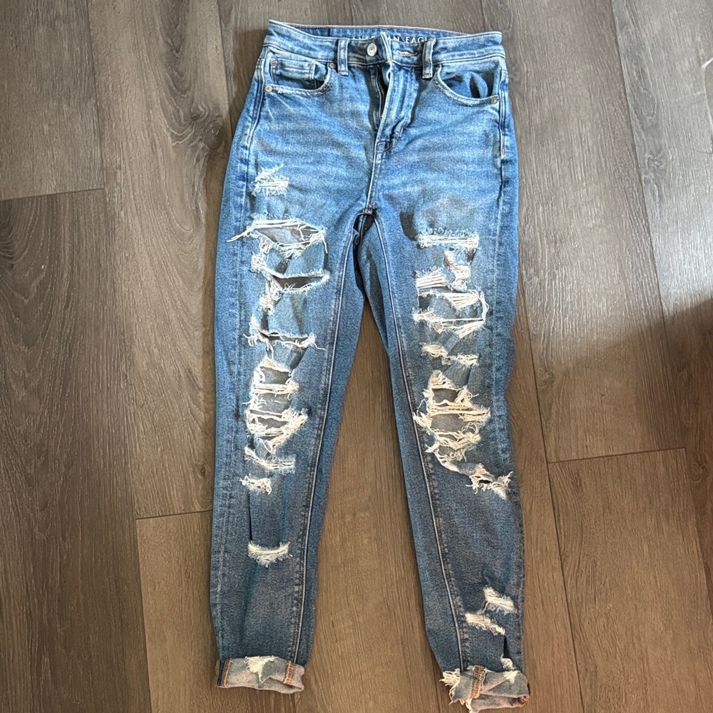 American Eagle • Mom Jeans